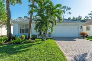 2438 Butterfly Palm Dr, Naples