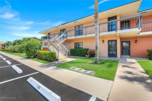 35 Greenbrier St 6-102, Marco Island