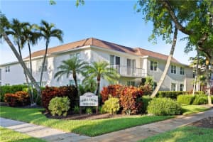 578 Broad Ave S 578, Naples
