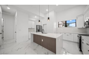 27 Sw 8th Pl, Cape Coral
