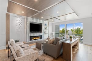 121 Barefoot Cir 16, Bonita Springs