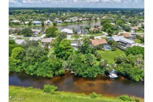 124 Sharwood Dr, Naples