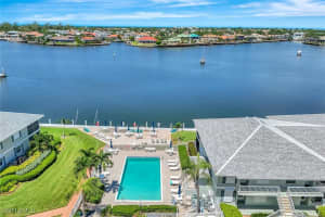 721 W Elkcam Cir 211, Marco Island