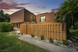 1444 Park Shore Cir 4, Fort Myers