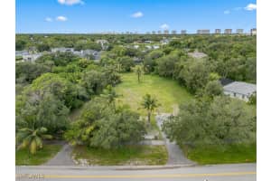 172 Hickory Rd, Naples