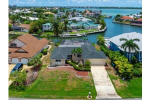 1104 Gayer Way, Marco Island
