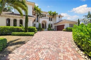590 17th Ave S, Naples