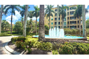 2738 Tiburon Blvd E B405, Naples