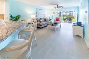 774 Wiggins Lake Dr 106, Naples