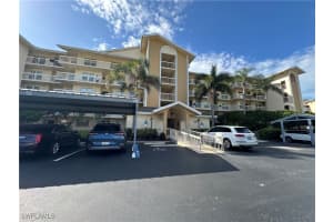 320 Horse Creek Dr 105, Naples