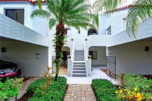 559 Beachwalk Cir U204, Naples