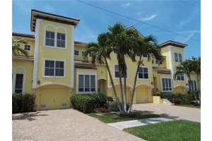 1080 5th St S 1080, Naples