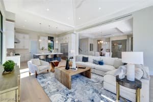 10720 Vanderbilt Dr, Naples