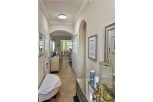 9723 Acqua Ct 323, Naples