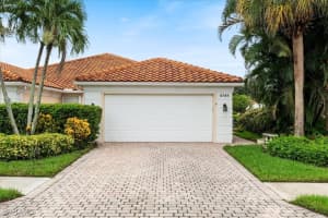 5756 Drummond Way, Naples