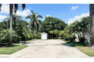 1076 Diamond Lake Cir, Naples