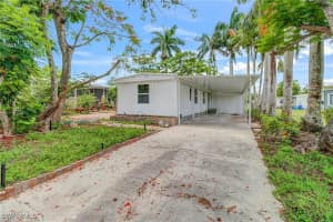 120 Grassy Key Ln 38, Naples