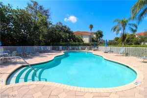 4853 Hampshire Ct 107, Naples