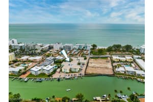 1950 Gulf Shore Blvd N 113, Naples