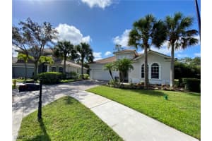 15590 Vallecas Ln, Naples