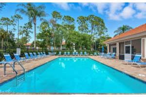 280 Robin Hood Cir 102, Naples