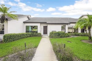 205 Deerwood Cir 103, Naples