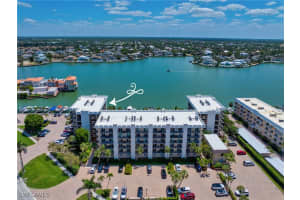 3500 Gulf Shore Blvd N 402, Naples