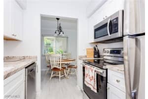 372 4th Ave S 372, Naples