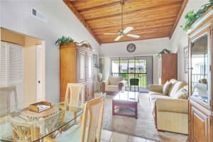 2972 Kings Lake Blvd 2972, Naples