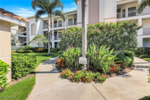 8247 Parkstone Pl 205, Naples