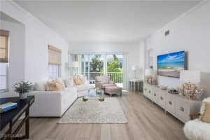 815 Bentwater Cir 101, Naples