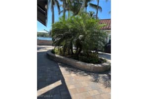 4895 Southern Breeze Dr, Naples