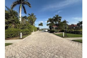 4792 Corian Ct, Naples