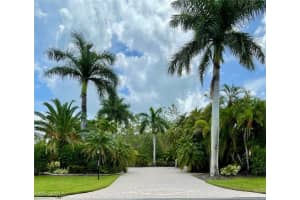 4928 Coach Ln, Naples