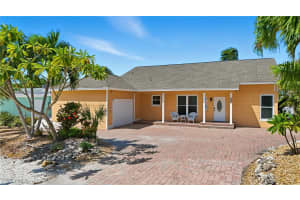 421 Connecticut St, Fort Myers Beach