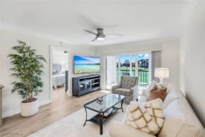 9 High Point Cir N 208, Naples