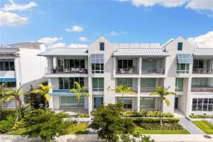 201 8th St 301, Naples