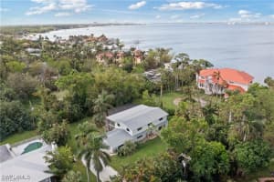 8531 Yorkshire Ln, Fort Myers