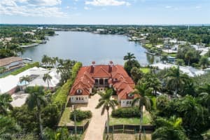 600 Galleon Dr, Naples