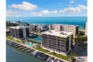 10482 Gulf Shore Dr 261, Naples