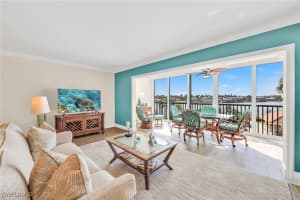 222 Harbour Dr 310, Naples