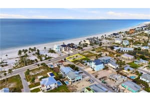 101 Hibiscus Dr, Fort Myers Beach