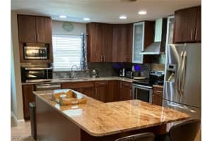 882 Bluebird St, Naples