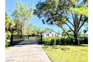 264 13th St Nw, Naples