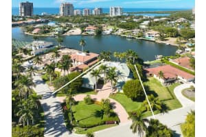 377 Pirates Bight, Naples