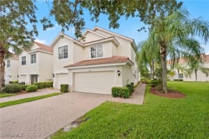 1084 Hampton Cir 49, Naples