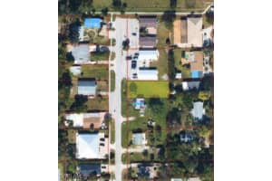 2439 Bayside St, Naples