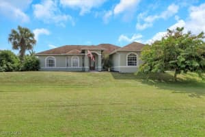 748 41st Ave Nw, Naples