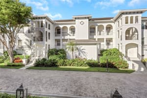 820 Bentwater Cir 202, Naples