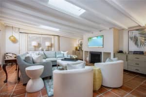 359 2nd Ave N, Naples